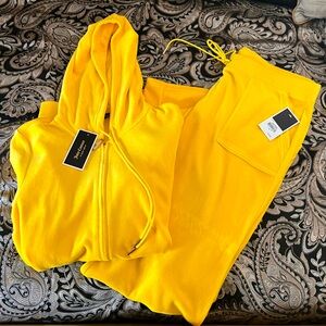 NWT-Never worn-Juicy Couture Velour Tracksuit Size XL-Yellow Diamond Color
